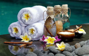Spa days are relaxing silent auction item ideas.