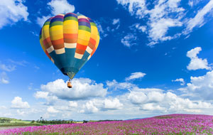 Hot air balloon rides are unique auction item ideas.