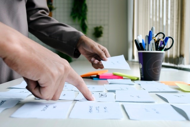 people using flashcards to segment donors for donor thank you letters