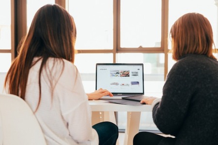 women on a computer creating email content for nonprofit marketing